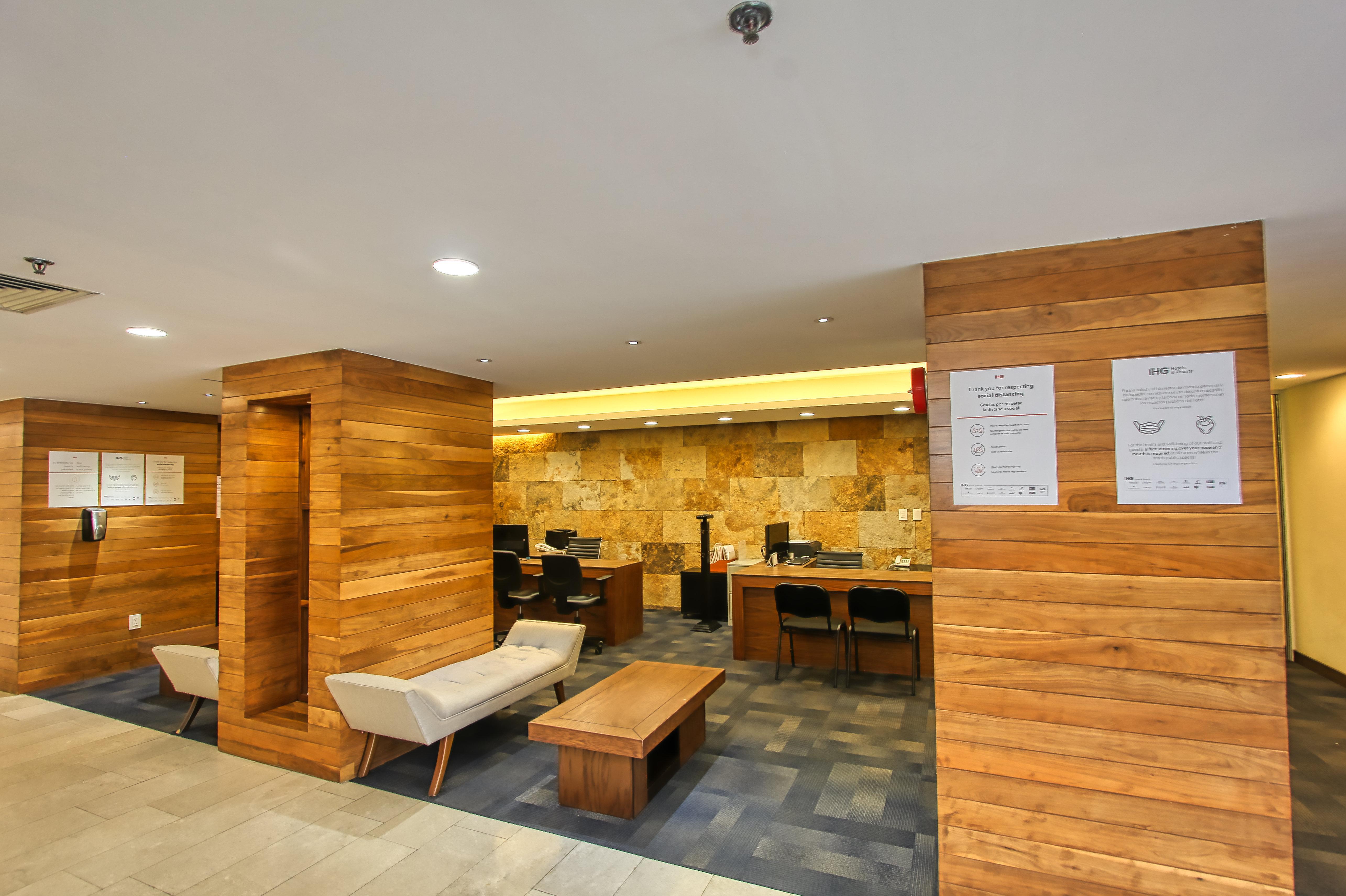 Holiday Inn Leon By Ihg Bagian luar foto