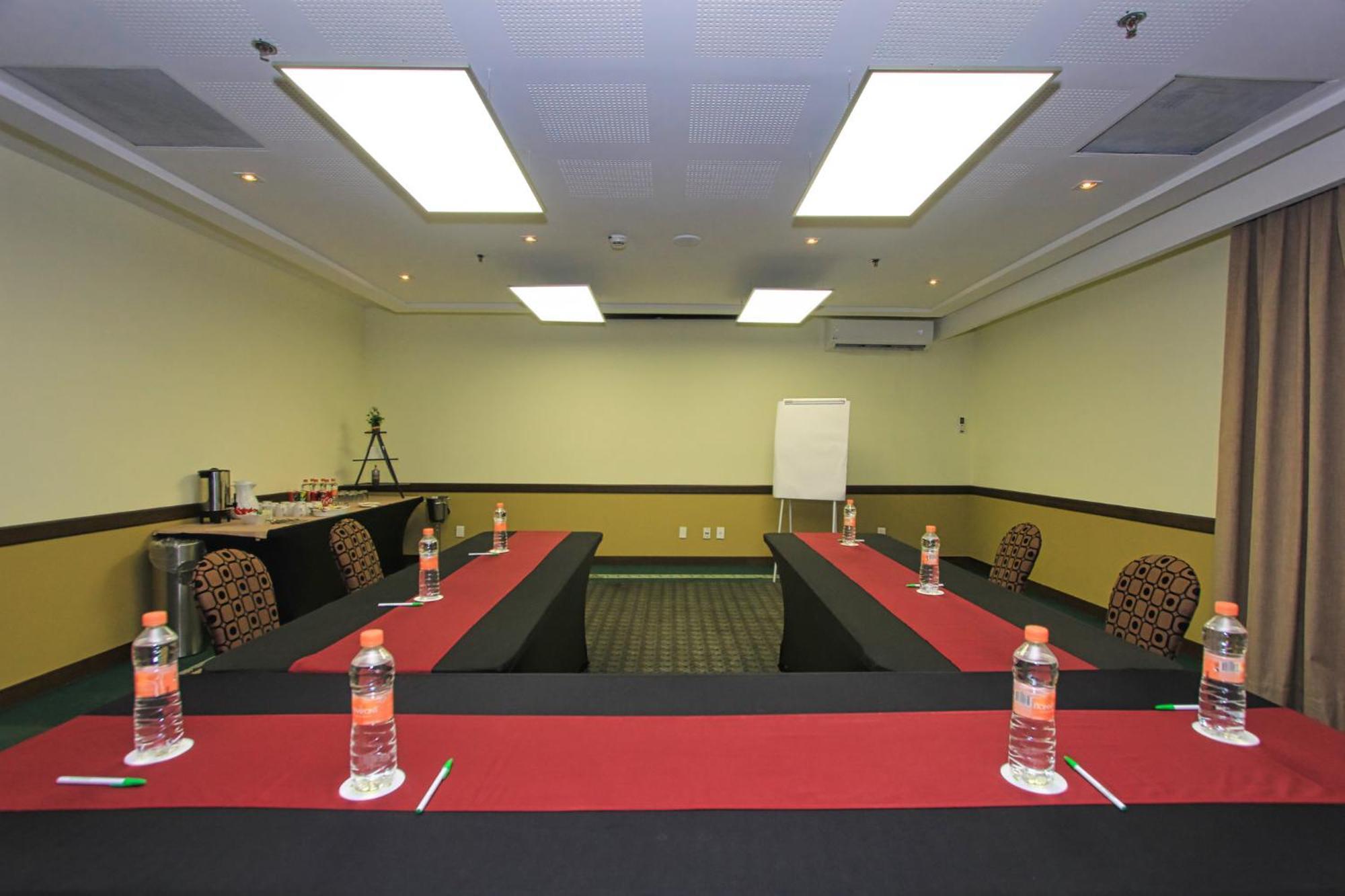 Holiday Inn Leon By Ihg Bagian luar foto